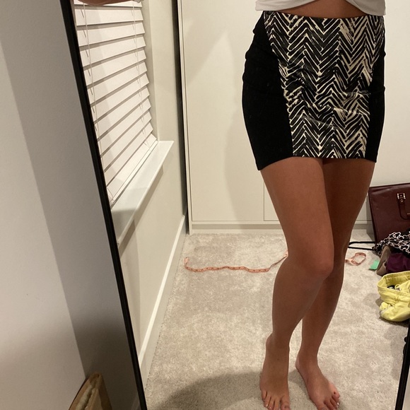 Minkpink black zebra print stretch leather skirt - Picture 5 of 7